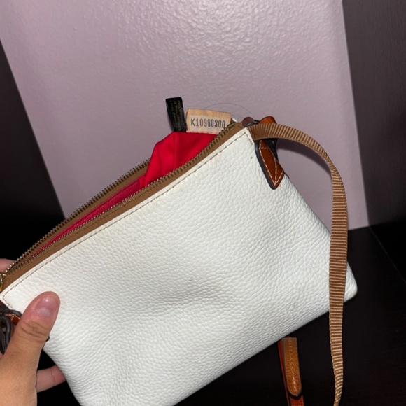 🦆 Dooney & Bourke Black Pebble Leather Patsy Crossbody - Picture 2 of 3